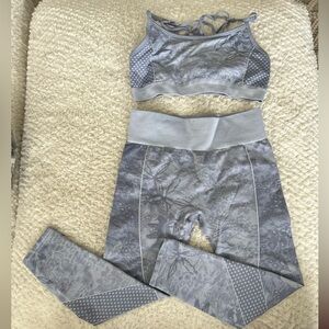 Fabletics activewear set- Lilac/gray patterned sports bra & Capri leggings S.